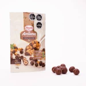 Avellana cubiertas en chocolate leche